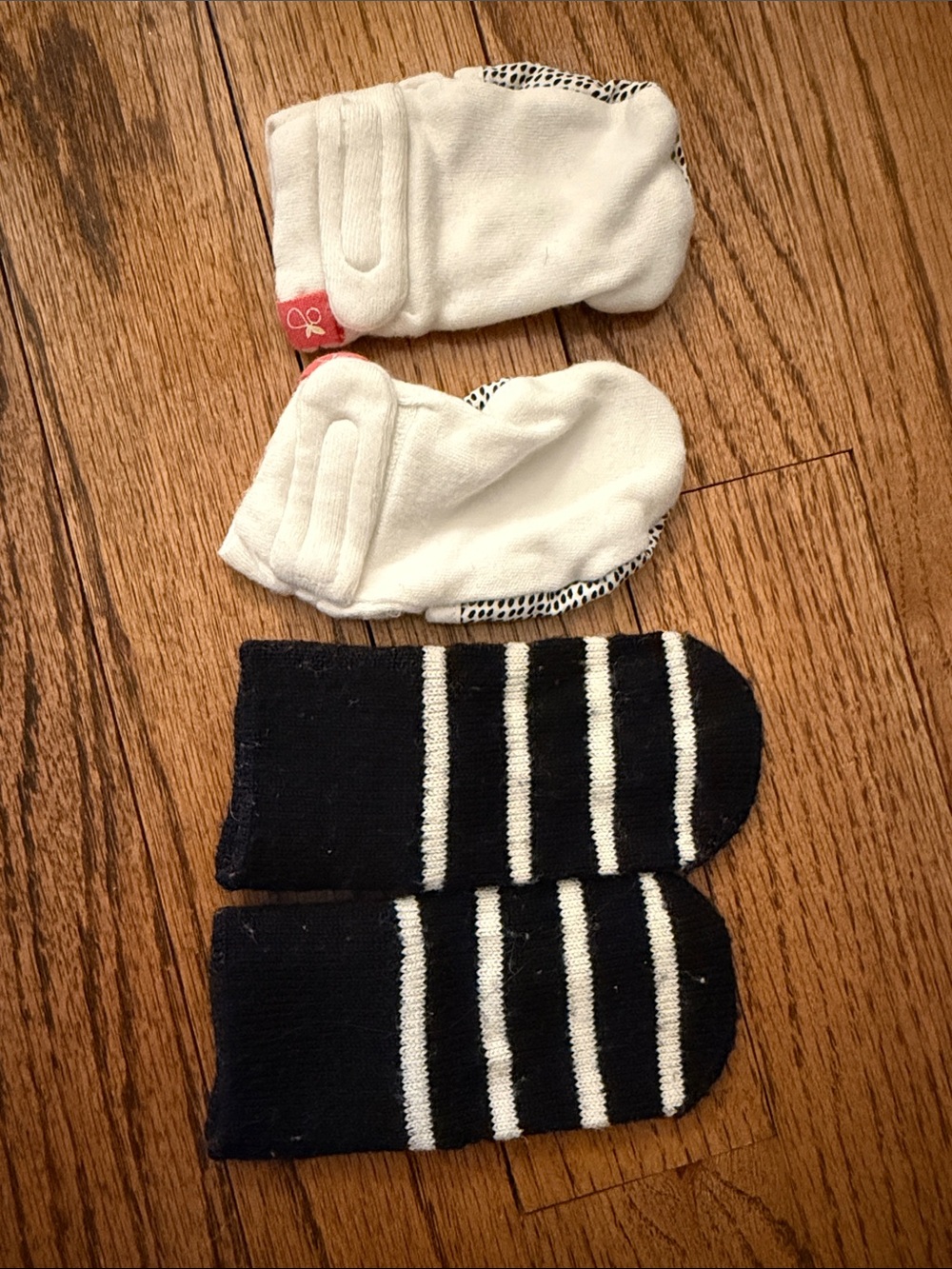 Newborn mittens - gomi, polarn o Pyret